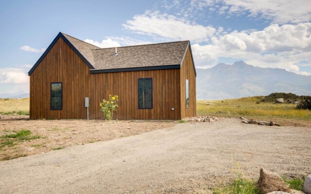 Yellowstone Prairie Retreat: 360 Mountain Views!