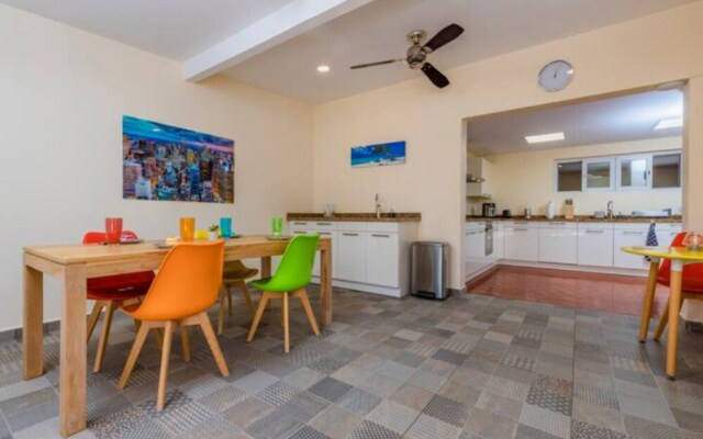NEW 6br6 5BA Villa 200m to Beach w Privatepool
