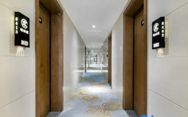 Yuebolan Hotel (Urumqi Yimin Building)