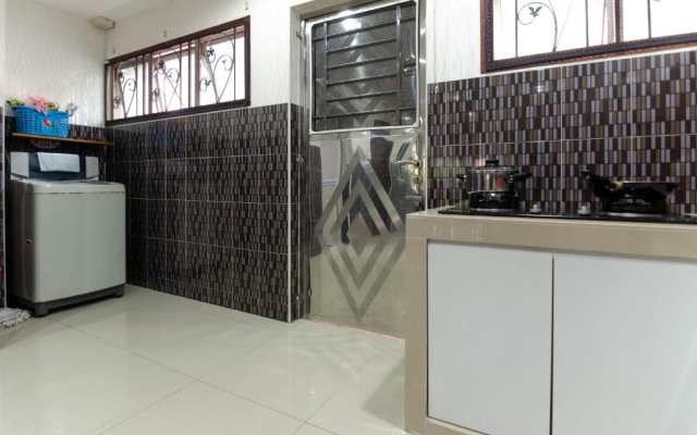 A Spacious & Cozy 3BR Cove House, FREE Parking – Kitchen – Johor Bahru