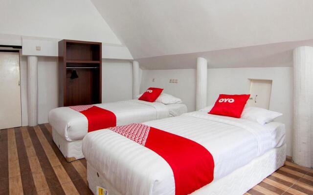 OYO 1812 Dg Inn