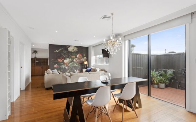 Manallack Apartments Olley