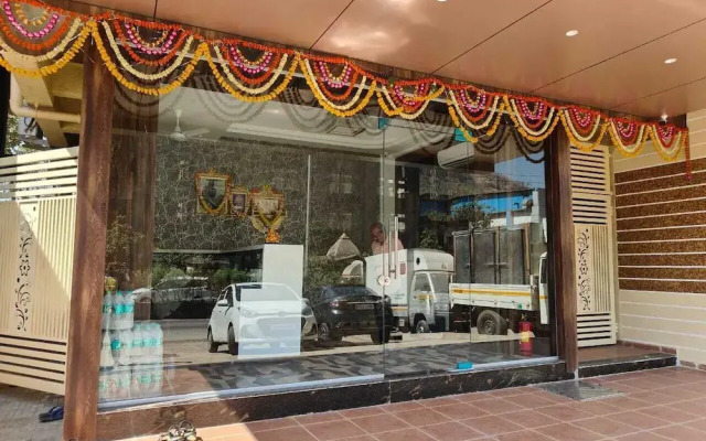 Hotel Everest Residency