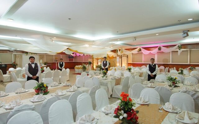 Golden Valley Hotel