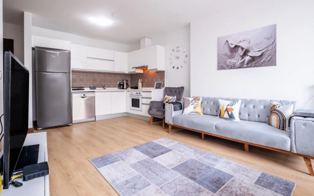 Charming Flat With City View in Atasehir