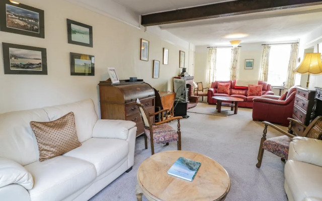 6 Glyn Terrace