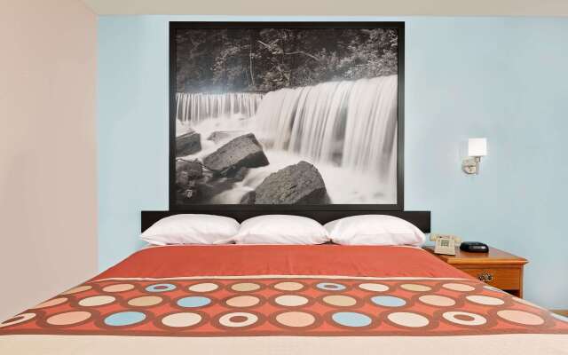 Super 8 by Wyndham Rock Port MO