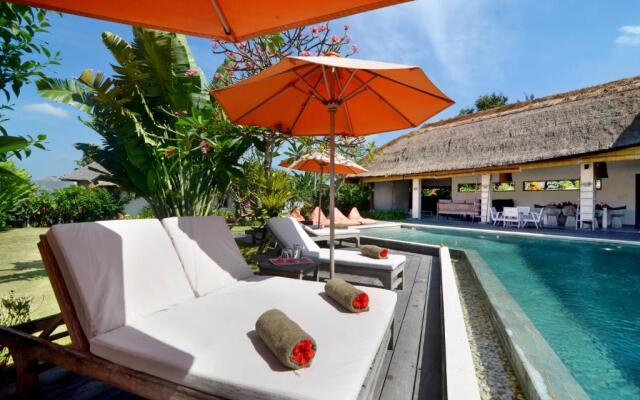 "stunning 4 Bedrooms Private Pool Villa in Canggu"