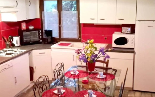 House With 3 Bedrooms in Villeneuve, With Enclosed Garden and Wifi