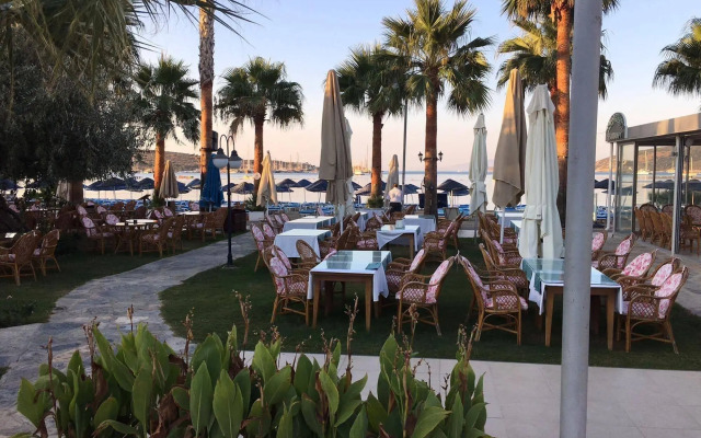 Nagi Beach Hotel