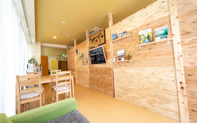 Million Pointz - Hostel