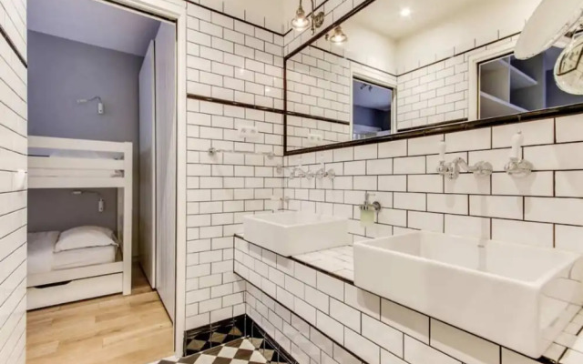 Design Appt for Opera Bastille- 4 to 6 Persons