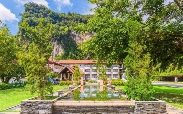 Pn Mountain Resort And The Cliff Villas