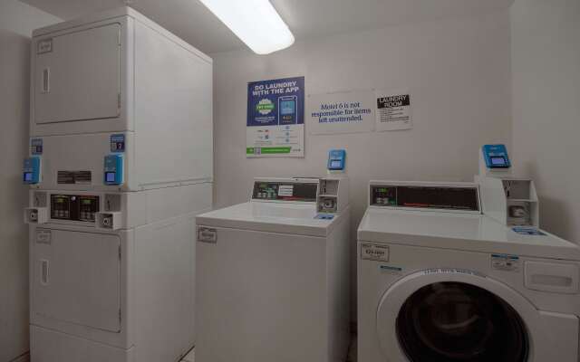 Motel 6 Merrillville, IN