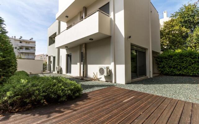 Luxury 3 Bedroom Apartment with garden in Glyfada