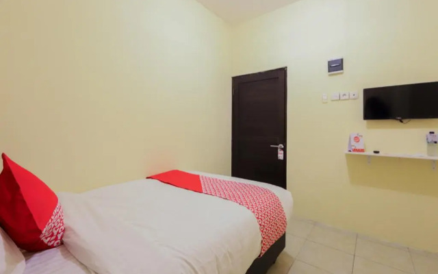 OYO 779 Mn One Residence Syariah Near ITC Cempaka Mas Near Kalbe Farma