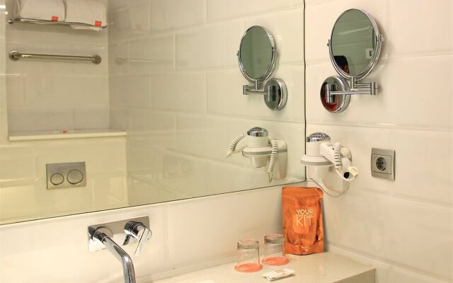 HARRIS Hotel & Conventions Solo