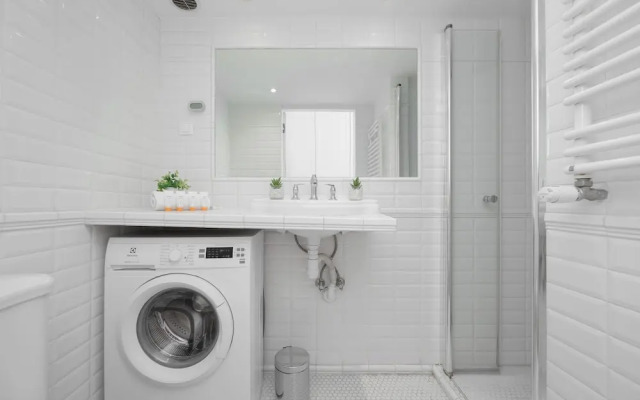 Bright Apartment for 4 by Renters