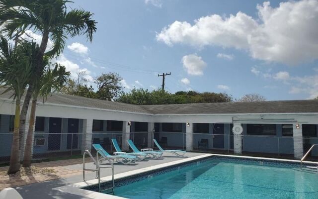 Hollywood Gardens Inn & Suites