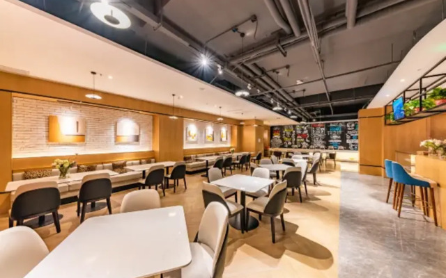 Ausotel Smart (Shiyan Railway Station)