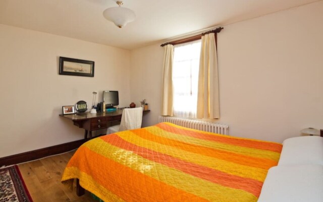 Stylish 2BR Flat Central Oxford With Parking