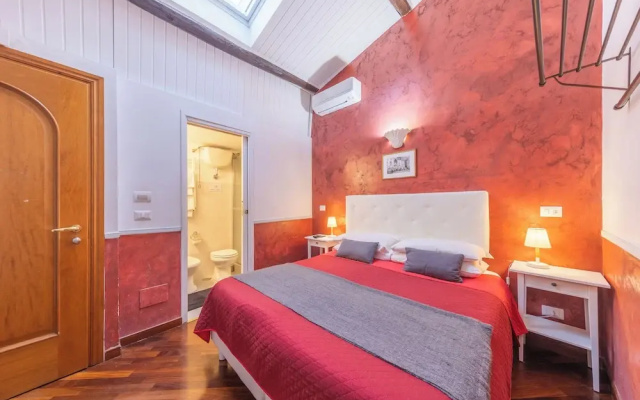 Room-skylight Double Room in History Hou