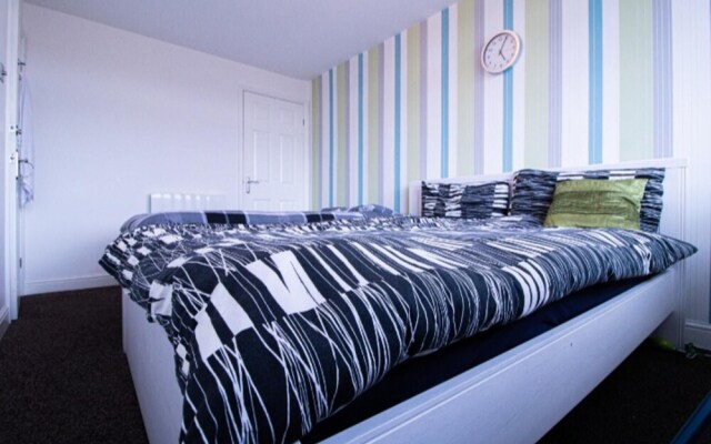 Charming 3-bed Apartment in Newcastle City