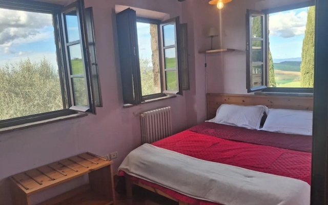 House With Private Garden in the Crete Senesi