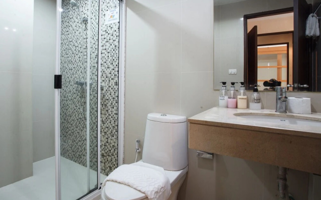 3A - 2 Bedroom Downtown Apartment With Shared Pool