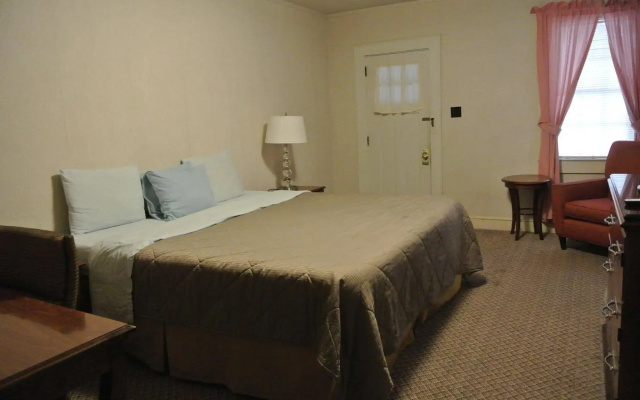 RoseWood Inn