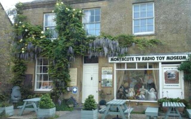 Montacute Country Tearooms B&B