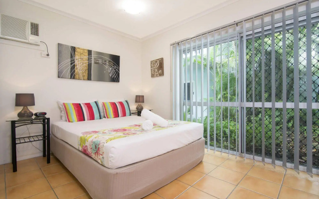 Port Douglas Outrigger Holiday Apartments
