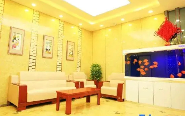 Ruiquanju Business Hotel (Qiqihar First Hospital Longsha Park Branch)