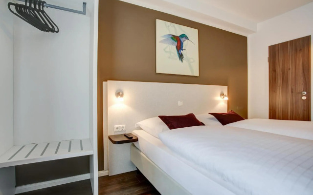 Hotel West