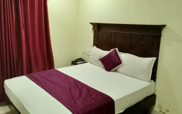 Malabar Plaza Lodge