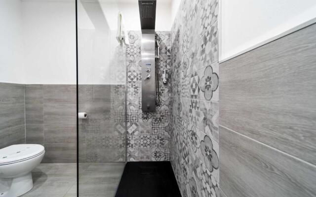 Dante 138 Class Rooms & Apartments