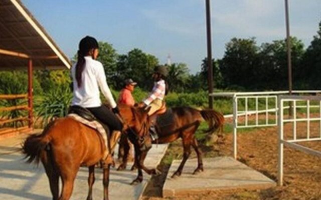 Archa Buri Resort