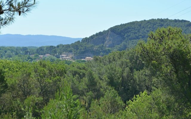 Lush Villa in Beaucaire With Swimming Pool