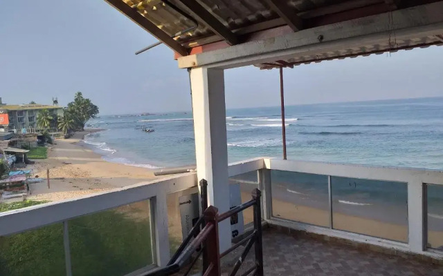 Happy Tuna Beach Hostel