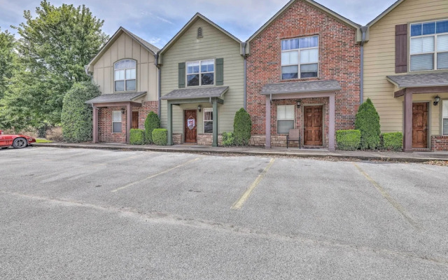 Charming Springdale Townhome ~ 5 Mi to Dtwn!