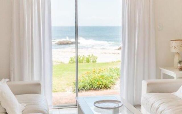 No 4 on Cliff, Beach Club