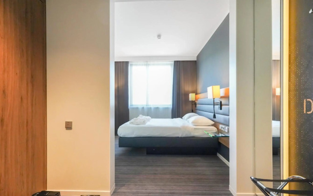 X Hotel