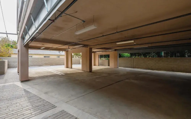 Not Affected by the Fire/modern 5BR Home With Parking, Near LA Attractions #4