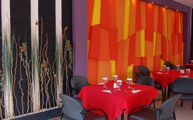 Grand Sari Hotel
