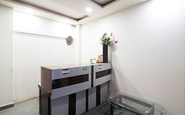 OYO 42622 Admiral Suites