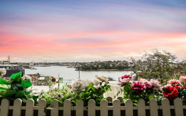 Waterview Terrace in Historic Rocks
