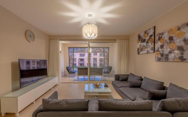 Mangroovy 2 Bedroom Sea View Apartment, Pool & Beach