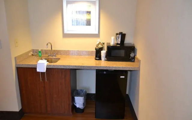 Holiday Inn Express Powless House