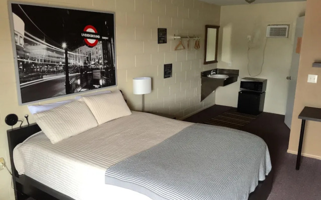 Three Rivers Motel
