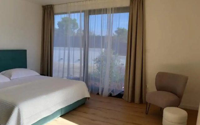 Sunset Villa Aves With Pool, Gym and Sauna